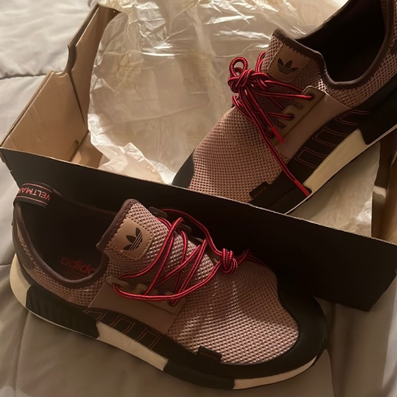 Adidas mesh tennis shoes - Picture 1 of 7